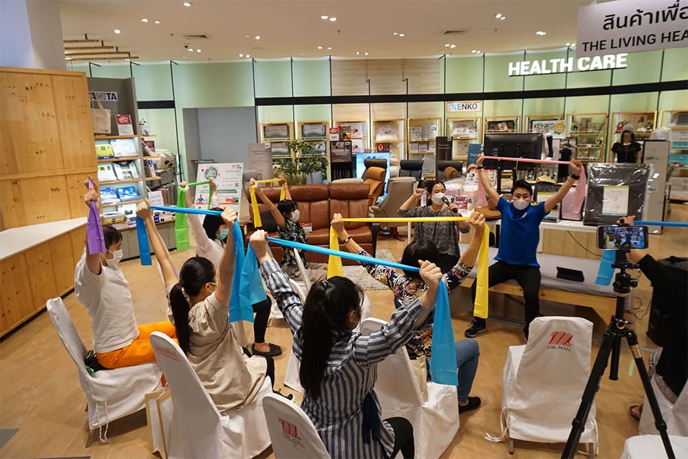 運動するお客様