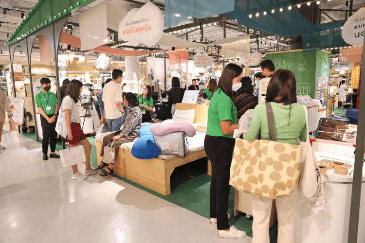 คนมุงสินค้า